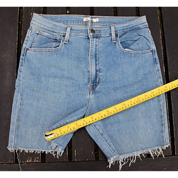 Levi's Mile High Cutoff Shorts - sz 31 - True Cutoff Jeans, 6" ins,, 70s Style! - Picture 4 of 7